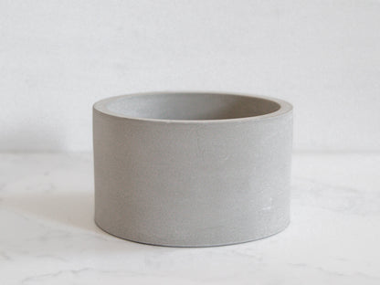 Minimalist Style Round Plant Pot with Drain