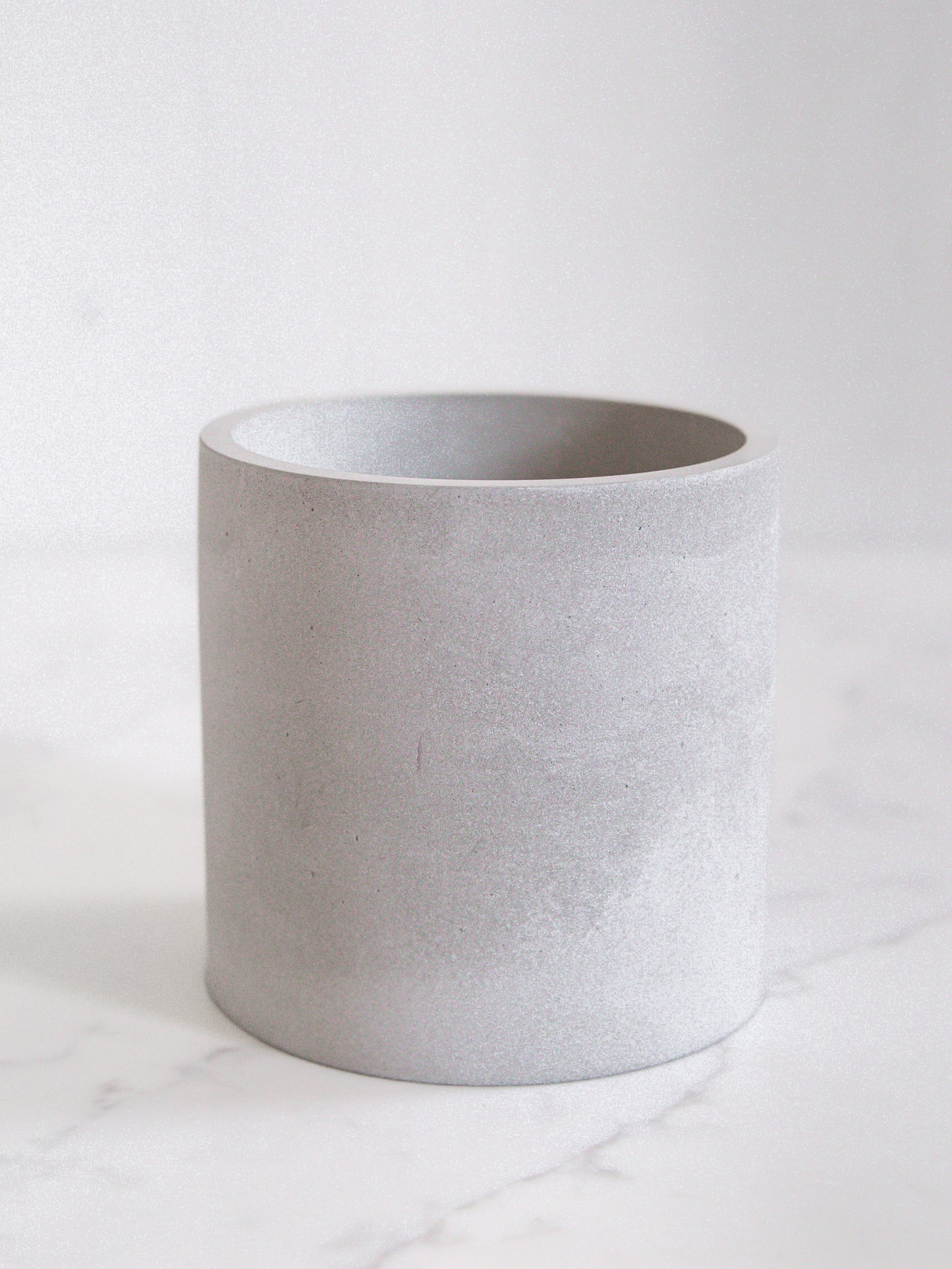 Minimalist Style Round Pen Pot