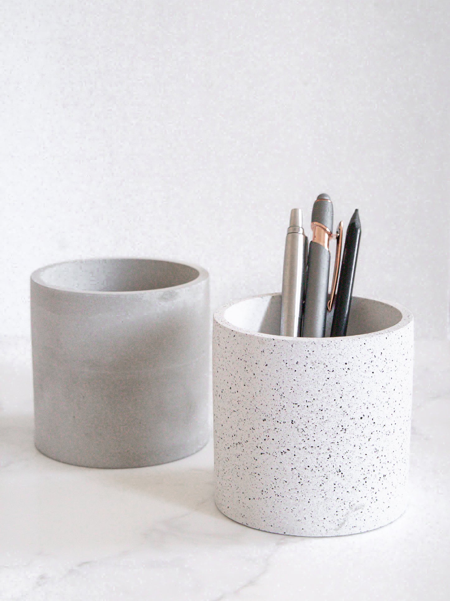 Minimalist Style Round Pen Pot