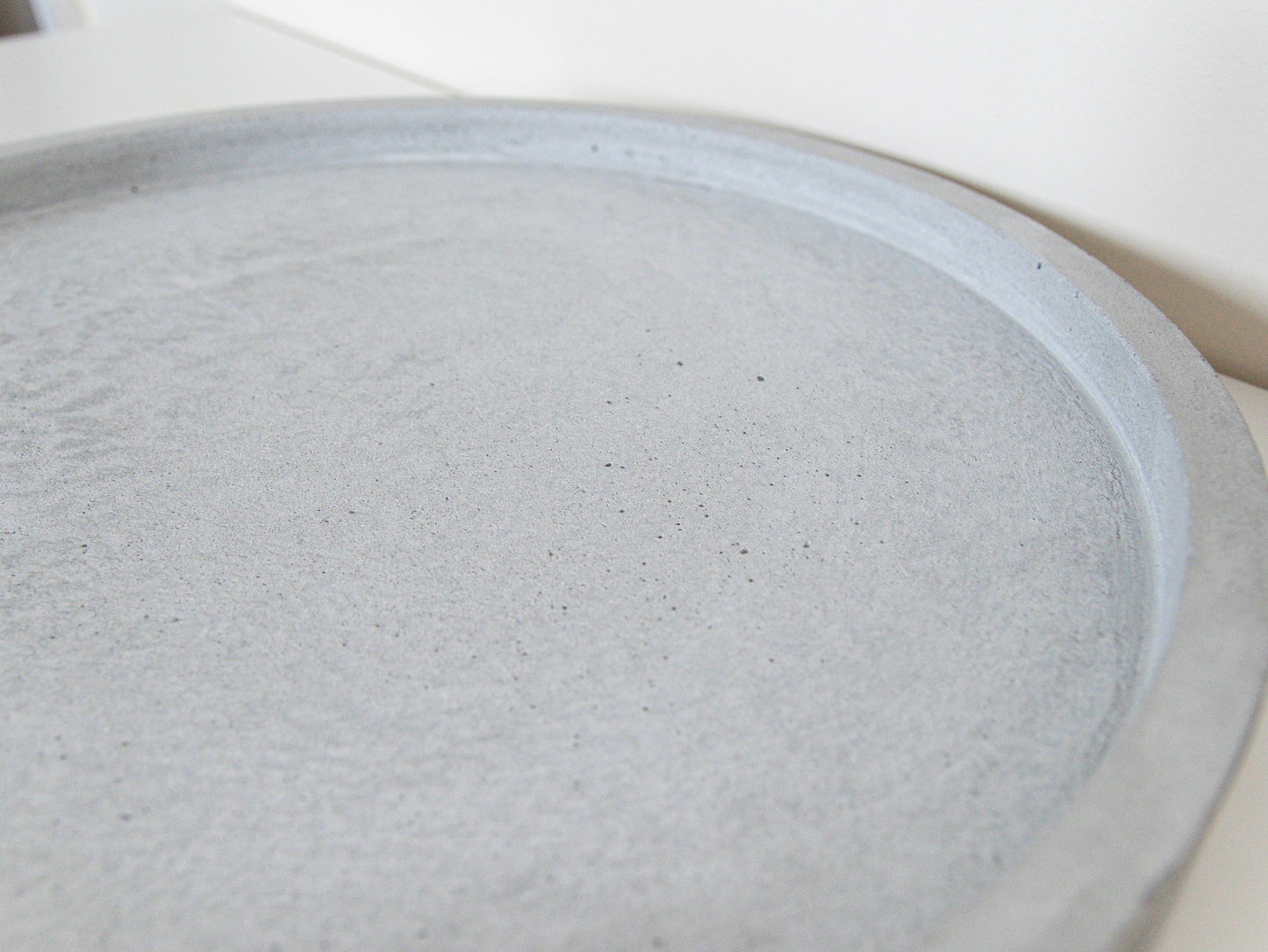 Perfectly Imperfect Extra Large Round 38 cm Decorative Tray in Grey Concrete