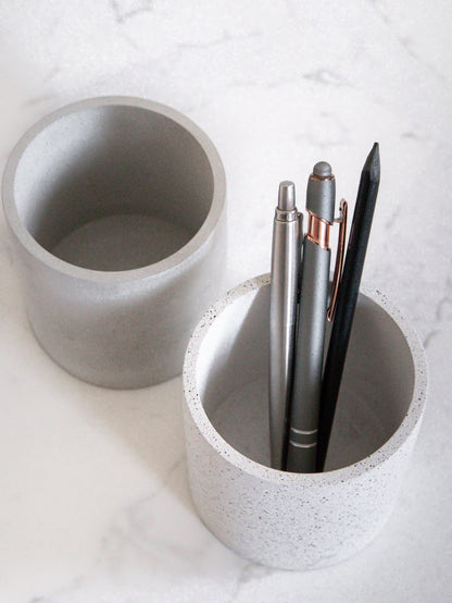 Minimalist Style Round Pen Pot